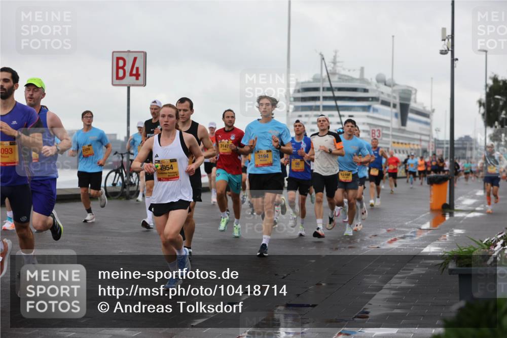 13.09.2026 - Kiel Lauf Andreas Tolksdorf http://msf.ph/oto/10418714 13.09.2026 10:57:12 Kiellinie 39, 093, 3309, 4, 39, 4954, 3147, 3194, 12448, 3 meine-sportfotos.de