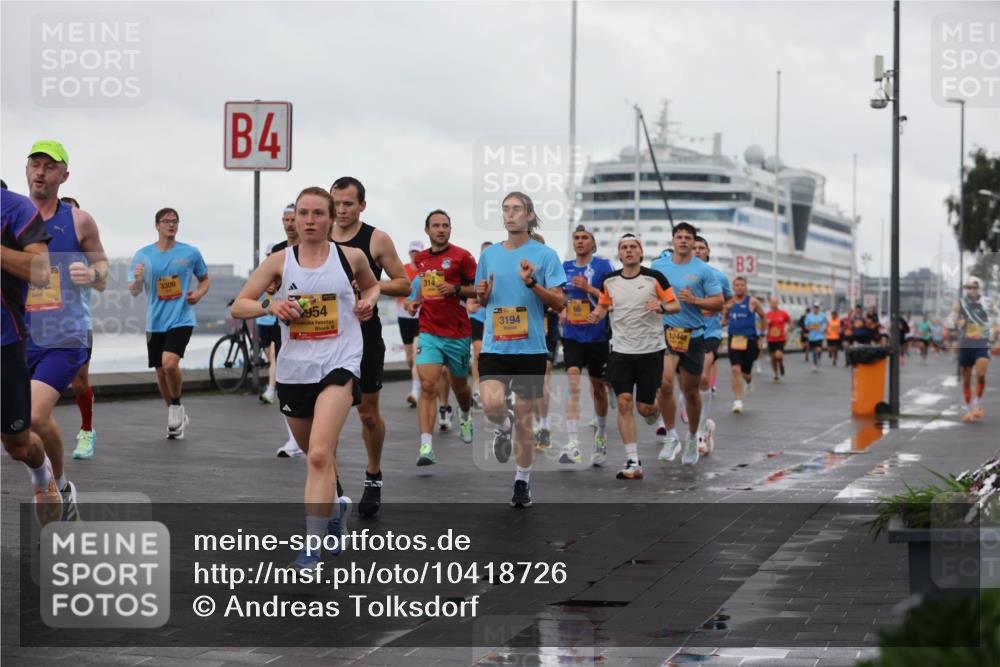 13.09.2026 - Kiel Lauf Andreas Tolksdorf http://msf.ph/oto/10418726 13.09.2026 10:57:12 Kiellinie 3309, 4, 954, 314, 3194, 12448, 3 meine-sportfotos.de