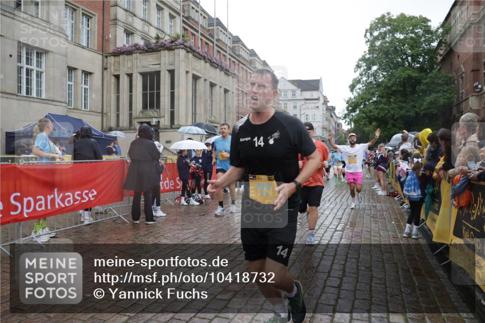 13.09.2026 - Kiel Lauf Yannick Fuchs http://msf.ph/oto/10418732 13.09.2026 10:50:57 Ziel 1442, 2029, 2578, 2772, 4106, 4354, 5992, 6557, 7013, 7314, 7469, 8215, 9092, 9508, 9689, 9798, 11454, 12608, 213, 274, 395, 576, 715, 807, 835, 952, 1124, 1737, 1779, 1904, 1921, 1980, 2029, 2521, 2530, 3032, 3238, 3295, 3737, 3769, 3929, 4279, 4875, 4922, 5100, 5426, 5430, 5549, 5800, 6127, 6666, 6864, 7224, 7229, 7266, 7520, 8105, 8131, 8768, 8848, 9599, 10028, 10029, 10192, 10198, 10391, 10968, 11684, 11960, 12092, 12262, 238, 251, 3214, 3216, 3436 meine-sportfotos.de