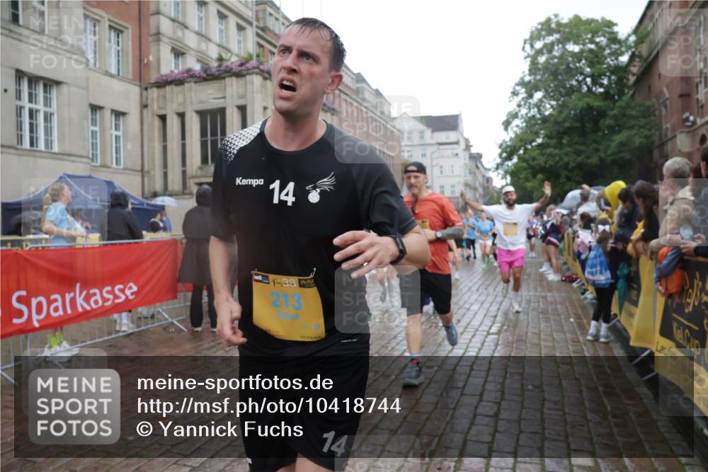 13.09.2026 - Kiel Lauf Yannick Fuchs http://msf.ph/oto/10418744 13.09.2026 10:50:57 Ziel 1442, 2029, 2578, 2772, 4106, 4354, 5992, 6557, 7013, 7314, 7469, 8215, 9092, 9508, 9689, 9798, 11454, 12608, 213, 274, 395, 576, 715, 807, 835, 952, 1124, 1737, 1779, 1904, 1921, 1980, 2029, 2521, 2530, 3032, 3238, 3295, 3737, 3769, 3929, 4279, 4875, 4922, 5100, 5426, 5430, 5549, 5800, 6127, 6666, 6864, 7224, 7229, 7266, 7520, 8105, 8131, 8768, 8848, 9599, 10028, 10029, 10192, 10198, 10391, 10968, 11684, 11960, 12092, 12262, 238, 251, 3214, 3216, 3436 meine-sportfotos.de