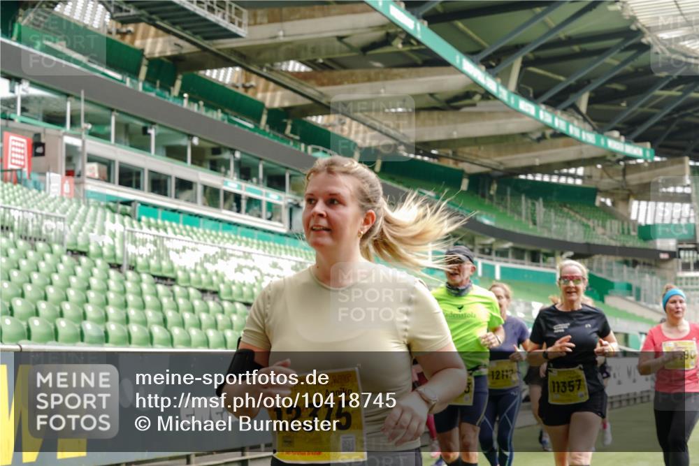 13.09.2026 - 21. swb-Marathon Bremen Michael Burmester http://msf.ph/oto/10418745 13.09.2026 10:43:19 Laufen im Stadion 10002, 10004, 10005, 10148, 10271, 10303, 10325, 10330, 10335, 10361, 10362, 10395, 10396, 10402, 10459, 10474, 10490, 10491, 10513, 10519, 10557, 10572, 10605, 10606, 10665, 10752, 10756, 10773, 10779, 10784, 10805, 10854, 10880, 10882, 10899, 10900, 10909, 10963, 10977, 10997, 11026, 11027, 11041, 11078, 11084, 11085, 11090, 11097, 11098, 11140, 11173, 11192, 11217, 11264, 11274, 11333, 11337, 11355, 11448, 11456, 11461, 11482 meine-sportfotos.de
