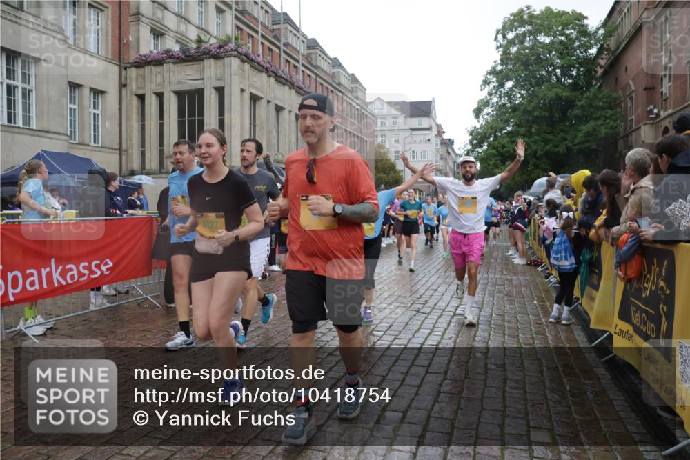 13.09.2026 - Kiel Lauf Yannick Fuchs http://msf.ph/oto/10418754 13.09.2026 10:50:58 Ziel 1442, 2578, 2772, 4106, 4273, 4354, 5992, 6557, 7013, 7314, 7469, 8215, 9092, 9508, 9689, 9798, 11454, 12608, 213, 274, 395, 576, 715, 807, 952, 1124, 1737, 1904, 1921, 1980, 2029, 2521, 2530, 2578, 3032, 3238, 3295, 3737, 3769, 3929, 4279, 4875, 4922, 5100, 5426, 5430, 5549, 5800, 6127, 6666, 6864, 7224, 7229, 7266, 7520, 8105, 8131, 8768, 8848, 9599, 10028, 10029, 10192, 10198, 10391, 10968, 11684, 11960, 12092, 12262, 238, 251, 3214, 3216, 3436 meine-sportfotos.de