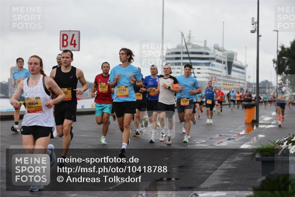 13.09.2026 - Kiel Lauf Andreas Tolksdorf http://msf.ph/oto/10418788 13.09.2026 10:57:13 Kiellinie 4954, 4, 38, 02, 3147, 38, 3194, 9795, 12448, 3 meine-sportfotos.de
