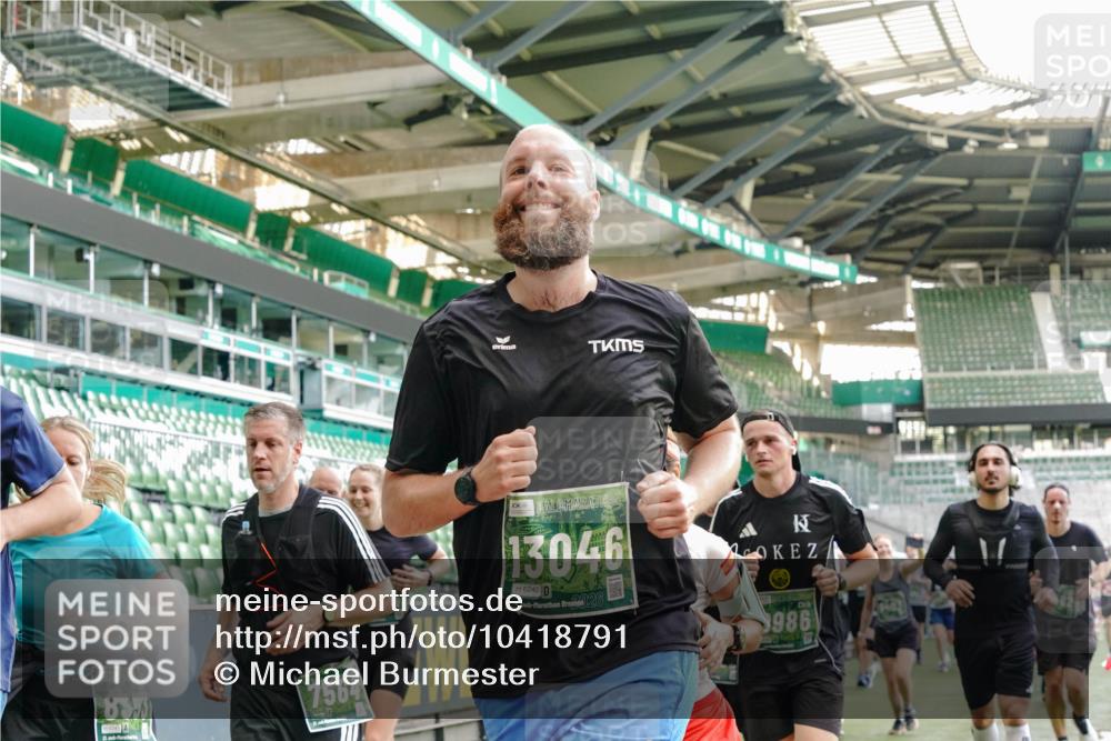 13.09.2026 - 21. swb-Marathon Bremen Michael Burmester http://msf.ph/oto/10418791 13.09.2026 13:20:45 Laufen im Stadion 333, 423, 441, 464, 512, 601, 620, 704, 782, 938, 1066, 1094, 1129, 1156, 1158, 1177, 1316, 1409, 1439, 1446, 1518, 1676, 1697, 1756, 1808, 1815, 1846, 1916, 2010, 2028, 2064, 2139, 2201, 2240, 2258, 2278, 2315, 2349, 2394, 2395, 2414, 2417, 2437, 2501, 2519, 2533, 2551, 2588, 2626, 2689, 2694, 2695, 2702, 2722, 2736, 2756, 2793, 2828, 2886, 2954, 3004, 3010, 3017, 3018, 3035, 3036, 3037, 3059, 3070, 3074, 3102, 3116, 3139, 3144, 3243, 3263, 3264, 3310, 3315 meine-sportfotos.de