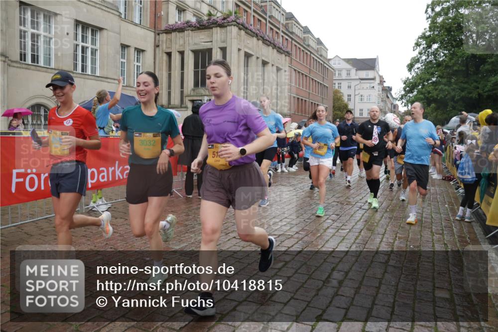 13.09.2026 - Kiel Lauf Yannick Fuchs http://msf.ph/oto/10418815 13.09.2026 10:51:01 Ziel 638, 1442, 2730, 2772, 4106, 4273, 4354, 4745, 5992, 5999, 6293, 6557, 7013, 7469, 9092, 9689, 11454, 12608, 395, 576, 715, 807, 952, 1124, 1737, 1904, 1921, 2029, 2521, 2530, 2578, 3032, 3238, 3295, 3929, 4279, 4875, 4922, 5100, 5426, 5430, 5549, 5800, 5992, 6666, 6864, 7224, 7229, 7266, 7314, 7520, 8105, 8131, 8215, 8768, 8848, 9508, 9599, 9798, 10028, 10029, 10192, 10198, 10391, 10968, 11684, 11960, 12092, 12262, 238, 251, 3214, 3216 meine-sportfotos.de