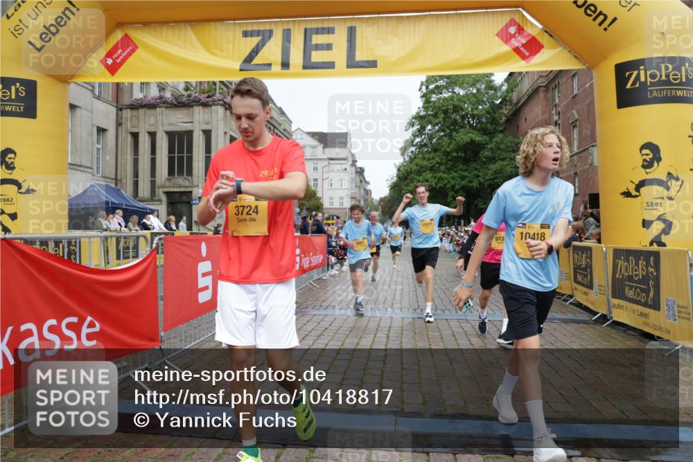 13.09.2026 - Kiel Lauf Yannick Fuchs http://msf.ph/oto/10418817 13.09.2026 09:40:20 Ziel 2284, 2546, 2695, 3724, 4987, 9734, 10413, 10418, 10825, 10971, 11410, 1120, 2123, 2510, 3416, 4090, 4605, 5081, 5946, 6209, 8620, 9367, 10031, 11034, 12715, 1081, 2847, 3552, 3694, 6563, 7131, 7239, 7730, 11750, 2510, 4090, 4605, 4862, 9367, 9782, 10303, 10769, 12172 meine-sportfotos.de