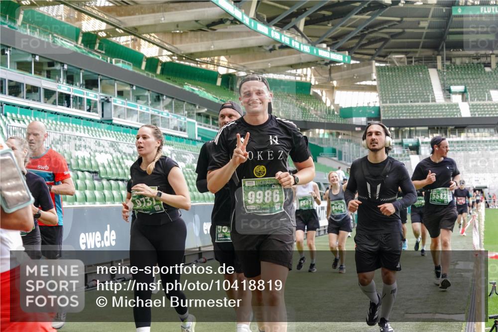 13.09.2026 - 21. swb-Marathon Bremen Michael Burmester http://msf.ph/oto/10418819 13.09.2026 13:20:46 Laufen im Stadion 333, 423, 441, 464, 512, 601, 620, 704, 782, 938, 1066, 1094, 1129, 1156, 1158, 1177, 1316, 1409, 1439, 1446, 1518, 1676, 1697, 1756, 1808, 1815, 1846, 1916, 2010, 2028, 2064, 2139, 2201, 2240, 2258, 2278, 2315, 2349, 2394, 2395, 2414, 2417, 2437, 2501, 2519, 2533, 2551, 2588, 2626, 2689, 2694, 2695, 2702, 2722, 2736, 2756, 2793, 2828, 2886, 2954, 3004, 3010, 3017, 3018, 3035, 3036, 3037, 3059, 3070, 3074, 3102, 3116, 3139, 3144, 3243, 3263, 3264, 3310, 3315 meine-sportfotos.de