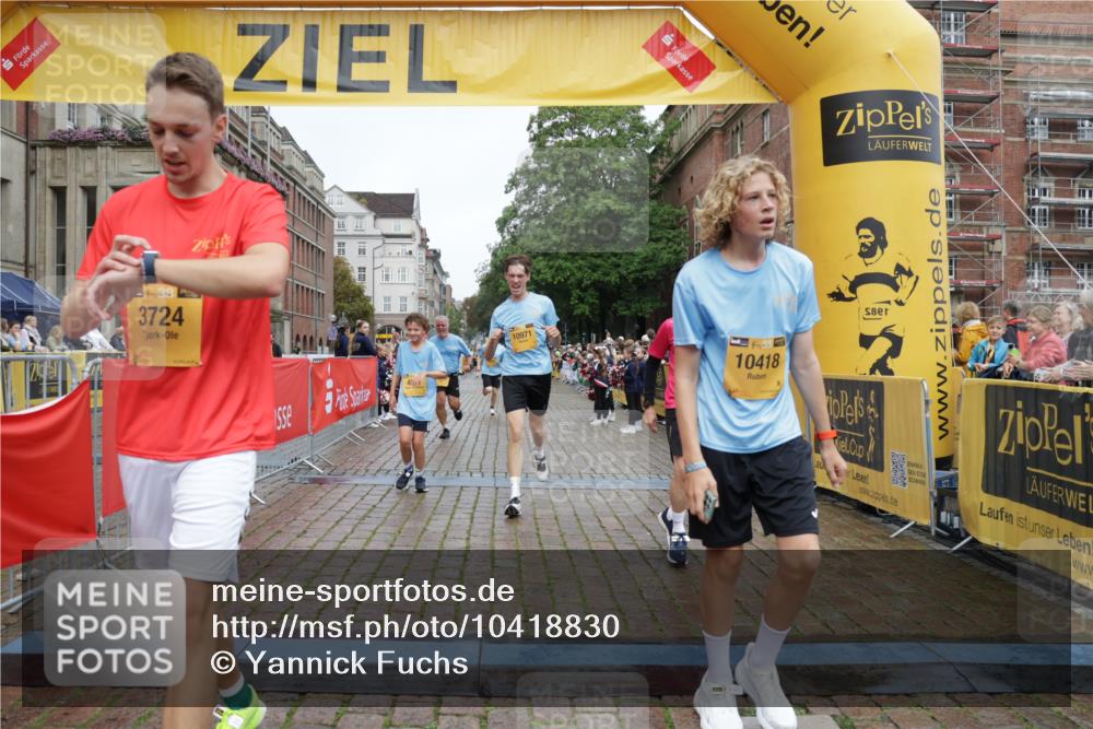 13.09.2026 - Kiel Lauf Yannick Fuchs http://msf.ph/oto/10418830 13.09.2026 09:40:20 Ziel 2284, 2546, 2695, 3724, 4987, 9734, 10413, 10418, 10825, 10971, 11410, 1120, 2123, 2510, 3416, 4090, 4605, 5081, 5946, 6209, 8620, 9367, 10031, 11034, 12715, 1081, 2847, 3552, 3694, 6563, 7131, 7239, 7730, 11750, 2510, 4090, 4605, 4862, 9367, 9782, 10303, 10769, 12172 meine-sportfotos.de