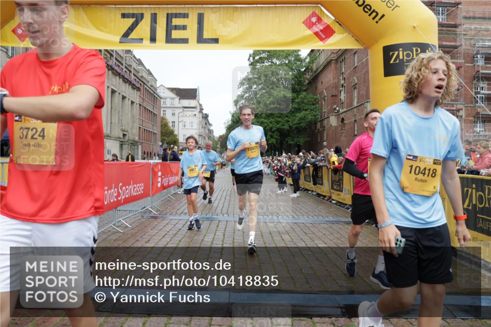13.09.2026 - Kiel Lauf Yannick Fuchs http://msf.ph/oto/10418835 13.09.2026 09:40:21 Ziel 2284, 2546, 2695, 3694, 3724, 4987, 9734, 10413, 10418, 10825, 10971, 11410, 1120, 2123, 2510, 3416, 4605, 5081, 5946, 6209, 8620, 9367, 10031, 11034, 12715, 1081, 2847, 3552, 6563, 7131, 7239, 7730, 11750, 12225, 2510, 4090, 4605, 4862, 8620, 9367, 9782, 10769, 12172 meine-sportfotos.de
