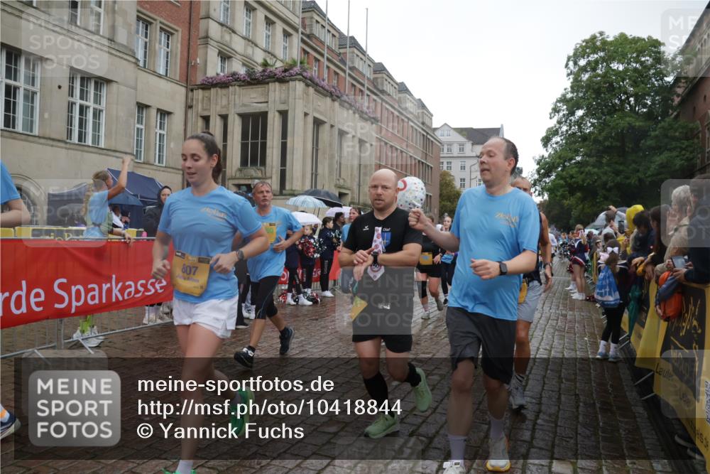 13.09.2026 - Kiel Lauf Yannick Fuchs http://msf.ph/oto/10418844 13.09.2026 10:51:02 Ziel 386, 638, 1442, 2730, 2772, 4106, 4258, 4259, 4273, 4354, 4745, 5999, 6293, 6557, 7013, 7469, 9092, 9689, 10455, 11454, 395, 576, 715, 807, 952, 1124, 1737, 1904, 1921, 2029, 2521, 2530, 2578, 3032, 3238, 3295, 3929, 4279, 4875, 4922, 5100, 5426, 5430, 5549, 5800, 5992, 6666, 6864, 7224, 7229, 7266, 7314, 7520, 8105, 8131, 8215, 8768, 8848, 9508, 9599, 9798, 10028, 10029, 10192, 10198, 10391, 10968, 11684, 11960, 12092, 12262, 238, 251 meine-sportfotos.de
