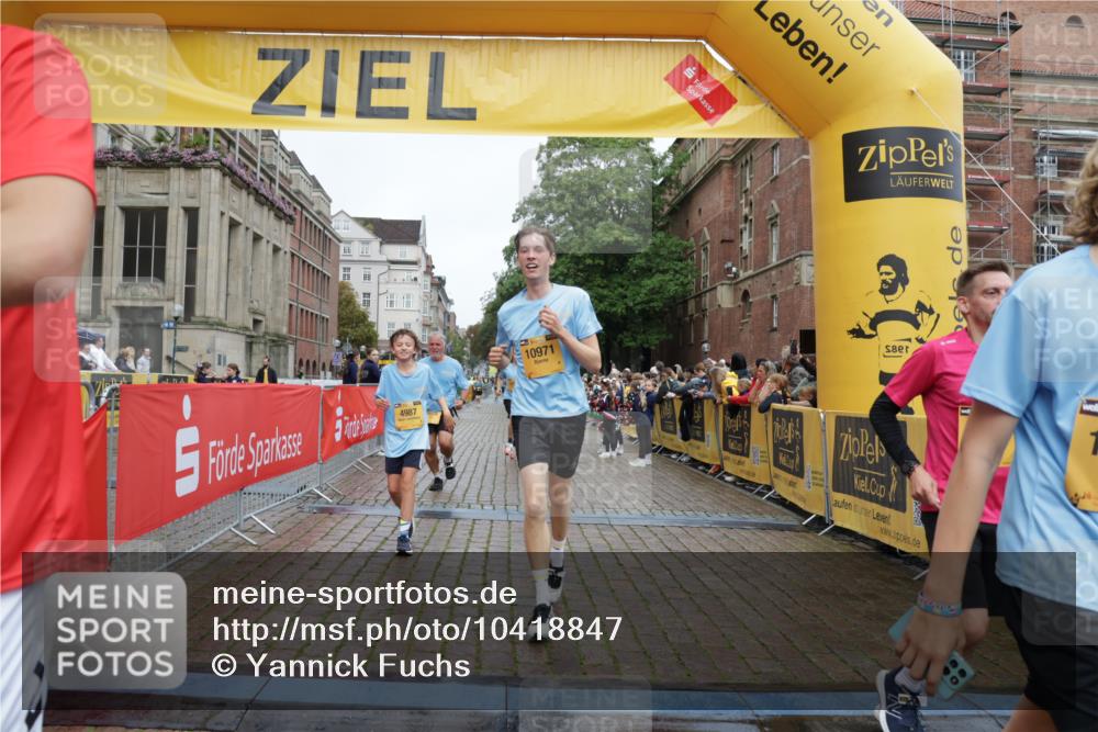 13.09.2026 - Kiel Lauf Yannick Fuchs http://msf.ph/oto/10418847 13.09.2026 09:40:21 Ziel 2284, 2546, 2695, 3694, 3724, 4987, 9734, 10413, 10418, 10825, 10971, 11410, 1120, 2123, 2510, 3416, 4605, 5081, 5946, 6209, 8620, 9367, 10031, 11034, 12715, 1081, 2847, 3552, 6563, 7131, 7239, 7730, 11750, 12225, 2510, 4090, 4605, 4862, 8620, 9367, 9782, 10769, 12172 meine-sportfotos.de