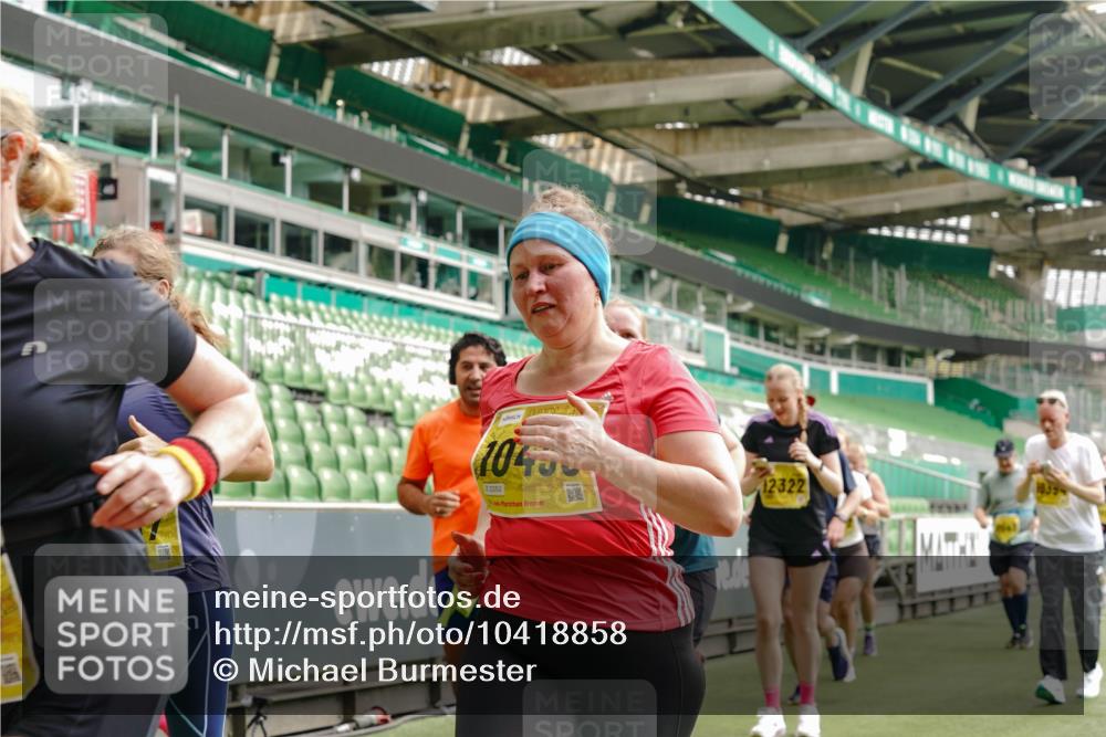 13.09.2026 - 21. swb-Marathon Bremen Michael Burmester http://msf.ph/oto/10418858 13.09.2026 10:43:22 Laufen im Stadion 10002, 10004, 10005, 10148, 10271, 10303, 10325, 10330, 10335, 10361, 10362, 10395, 10396, 10402, 10459, 10474, 10490, 10491, 10513, 10519, 10557, 10572, 10605, 10606, 10665, 10752, 10756, 10773, 10779, 10784, 10805, 10854, 10880, 10882, 10899, 10900, 10909, 10963, 10997, 11026, 11027, 11041, 11078, 11084, 11085, 11090, 11097, 11098, 11140, 11173, 11192, 11217, 11264, 11274, 11333, 11337, 11355, 11408, 11448, 11456, 11461, 11482 meine-sportfotos.de