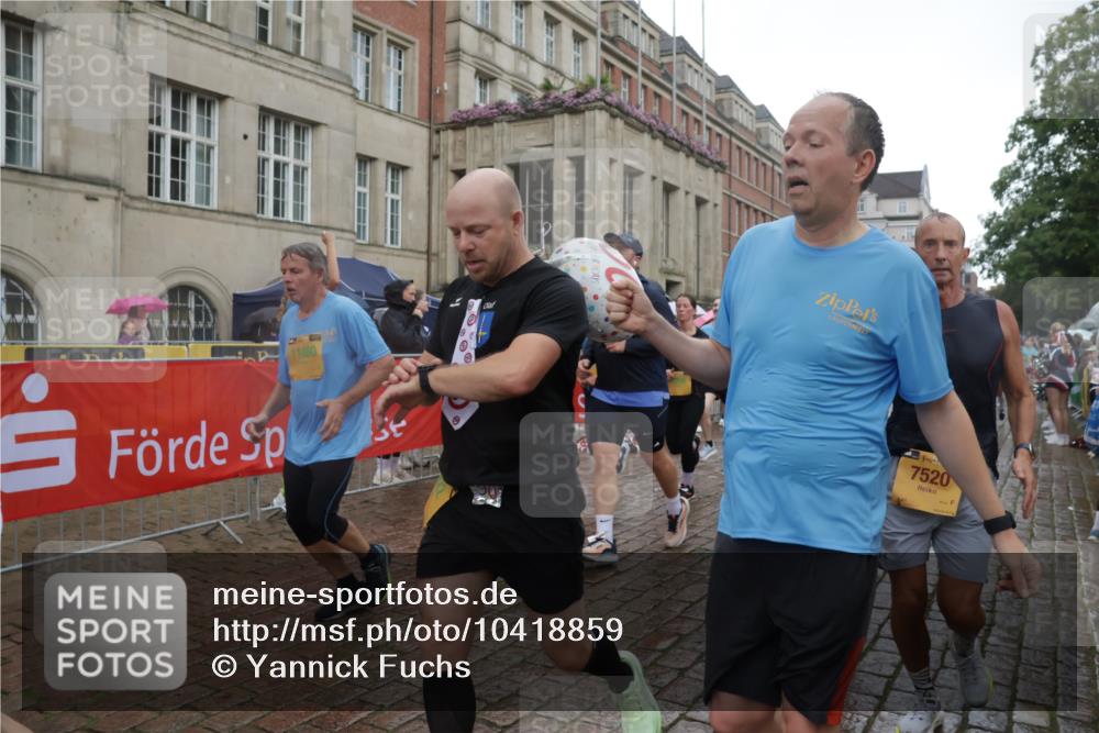 13.09.2026 - Kiel Lauf Yannick Fuchs http://msf.ph/oto/10418859 13.09.2026 10:51:03 Ziel 386, 638, 1442, 1758, 2730, 2772, 4106, 4258, 4259, 4273, 4354, 4745, 5999, 6293, 6557, 7013, 7469, 8464, 9092, 9689, 10455, 11281, 11454, 395, 715, 807, 952, 1124, 1737, 1904, 1921, 2029, 2521, 2530, 2578, 3238, 3295, 3929, 4279, 4875, 4922, 5426, 5430, 5549, 5800, 5992, 6666, 6864, 7224, 7229, 7266, 7314, 7520, 8105, 8131, 8215, 8768, 8848, 9508, 9599, 9798, 10028, 10029, 10192, 10198, 10391, 10968, 11684, 11960, 12092, 12262, 238, 251 meine-sportfotos.de