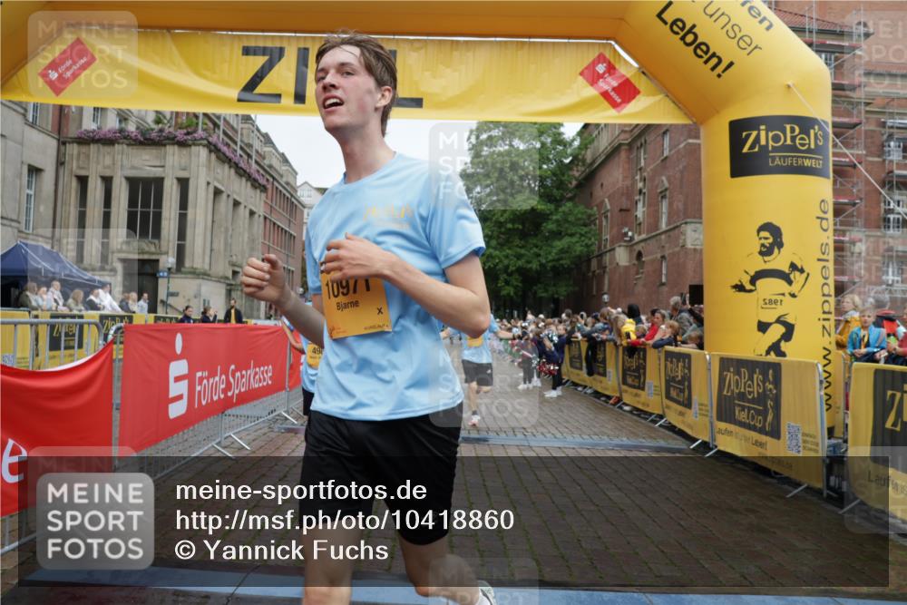 13.09.2026 - Kiel Lauf Yannick Fuchs http://msf.ph/oto/10418860 13.09.2026 09:40:22 Ziel 2284, 2546, 2695, 3694, 3724, 4987, 9734, 10413, 10418, 10825, 10971, 11410, 1120, 2123, 2510, 2546, 3416, 4605, 5081, 5946, 6209, 8620, 9367, 10031, 11034, 12715, 420, 1081, 2847, 3552, 6563, 7131, 7239, 7730, 11750, 12225, 2510, 4090, 4605, 4862, 8620, 9367, 9782, 10769, 12172 meine-sportfotos.de