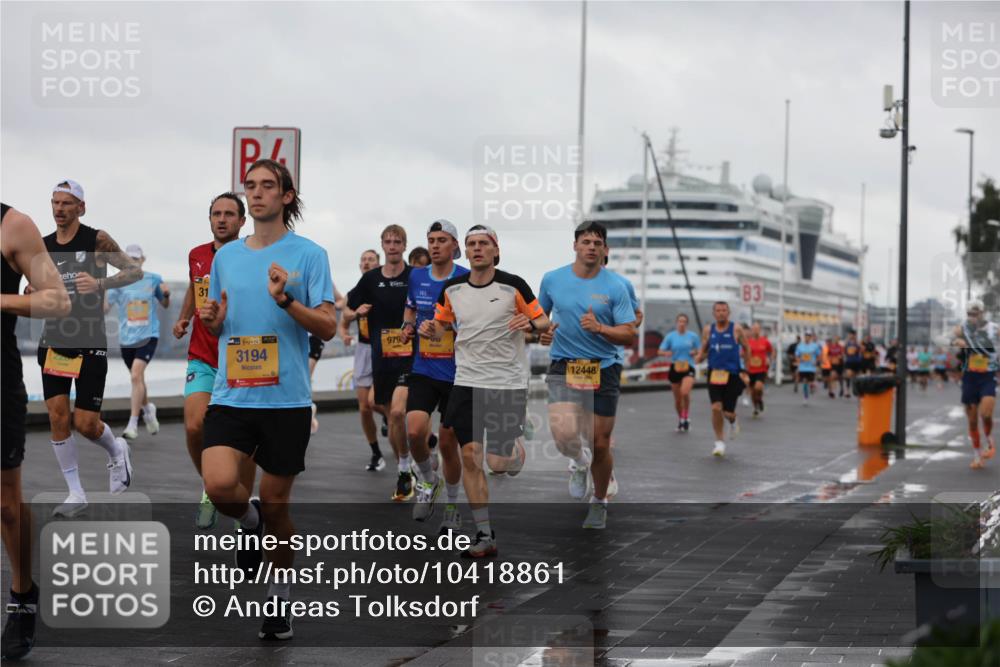 13.09.2026 - Kiel Lauf Andreas Tolksdorf http://msf.ph/oto/10418861 13.09.2026 10:57:13 Kiellinie 31, 38, 3194, 979, 12448, 83 meine-sportfotos.de