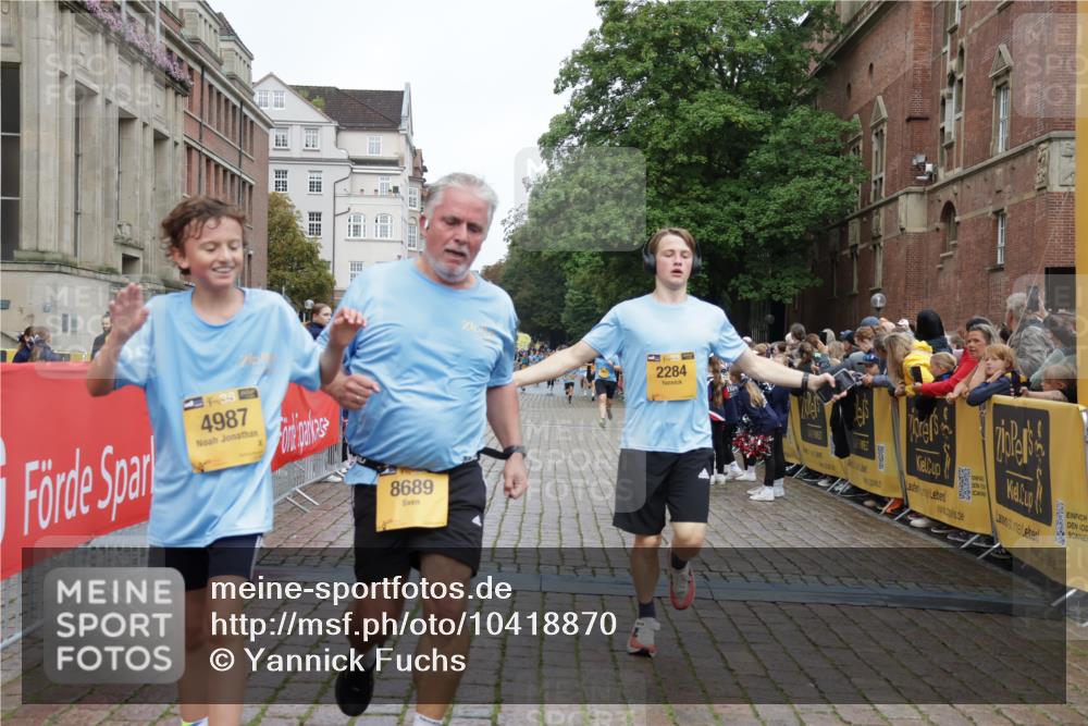 13.09.2026 - Kiel Lauf Yannick Fuchs http://msf.ph/oto/10418870 13.09.2026 09:40:23 Ziel 2284, 2695, 3694, 3724, 4987, 9734, 10413, 10418, 10825, 10971, 11410, 1120, 2123, 2546, 3416, 5081, 5946, 6209, 8620, 10031, 10413, 10825, 11034, 12715, 420, 1081, 2847, 3552, 6563, 7131, 7239, 7730, 10353, 11750, 12225, 2510, 4090, 4605, 4862, 8620, 9367 meine-sportfotos.de