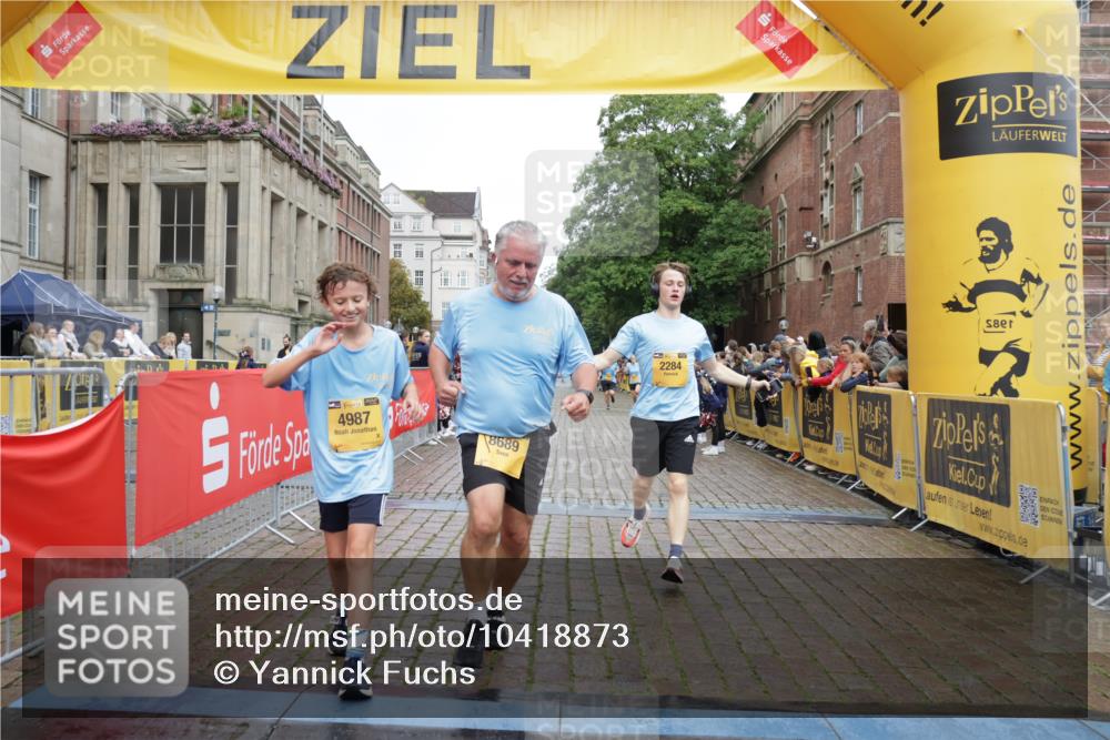 13.09.2026 - Kiel Lauf Yannick Fuchs http://msf.ph/oto/10418873 13.09.2026 09:40:23 Ziel 2284, 2695, 3694, 3724, 4987, 9734, 10413, 10418, 10825, 10971, 11410, 1120, 2123, 2546, 3416, 5081, 5946, 6209, 8620, 10031, 10413, 10825, 11034, 12715, 420, 1081, 2847, 3552, 6563, 7131, 7239, 7730, 10353, 11750, 12225, 2510, 4090, 4605, 4862, 8620, 9367 meine-sportfotos.de