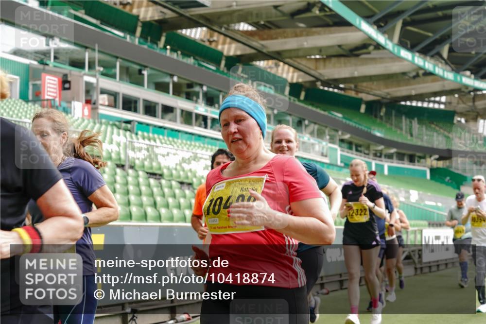 13.09.2026 - 21. swb-Marathon Bremen Michael Burmester http://msf.ph/oto/10418874 13.09.2026 10:43:22 Laufen im Stadion 10002, 10004, 10005, 10148, 10271, 10303, 10325, 10330, 10335, 10361, 10362, 10395, 10396, 10402, 10459, 10474, 10490, 10491, 10513, 10519, 10557, 10572, 10605, 10606, 10665, 10752, 10756, 10773, 10779, 10784, 10805, 10854, 10880, 10882, 10899, 10900, 10909, 10963, 10997, 11026, 11027, 11041, 11078, 11084, 11085, 11090, 11097, 11098, 11140, 11173, 11192, 11217, 11264, 11274, 11333, 11337, 11355, 11408, 11448, 11456, 11461, 11482 meine-sportfotos.de