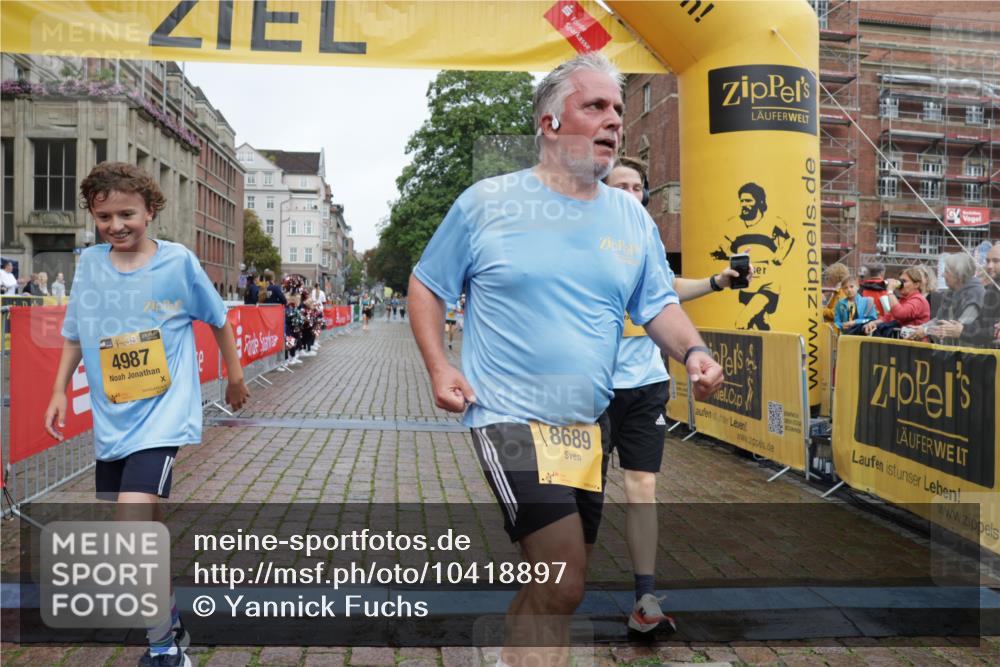 13.09.2026 - Kiel Lauf Yannick Fuchs http://msf.ph/oto/10418897 13.09.2026 09:40:24 Ziel 2284, 2695, 3694, 3724, 4987, 9734, 10418, 10971, 11410, 1120, 2123, 2546, 3416, 5081, 5946, 6209, 8620, 10031, 10413, 10825, 11034, 11410, 12715, 420, 1081, 2847, 3552, 6563, 7131, 7239, 7730, 10353, 11750, 12225, 2510, 4090, 4605, 4862, 8620, 9367 meine-sportfotos.de