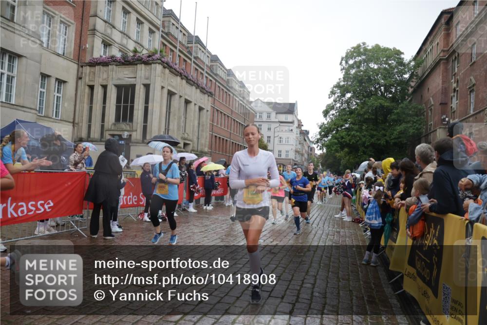 13.09.2026 - Kiel Lauf Yannick Fuchs http://msf.ph/oto/10418908 13.09.2026 10:51:07 Ziel 386, 638, 1442, 1758, 2247, 2730, 3873, 4106, 4258, 4259, 4273, 4745, 5999, 6293, 6557, 7013, 7469, 8464, 9007, 10455, 11154, 11214, 11281, 11579, 11910, 12823, 395, 715, 1737, 1904, 1921, 2029, 2521, 2530, 2578, 2772, 3238, 3295, 4279, 4354, 4875, 5426, 5430, 5800, 5992, 7224, 7229, 7314, 8105, 8131, 8215, 8768, 8848, 9092, 9508, 9599, 9689, 9798, 10028, 10029, 10192, 10198, 10391, 10968, 11454, 11684, 11960, 12092, 12262, 238, 251, 1904, 5800 meine-sportfotos.de