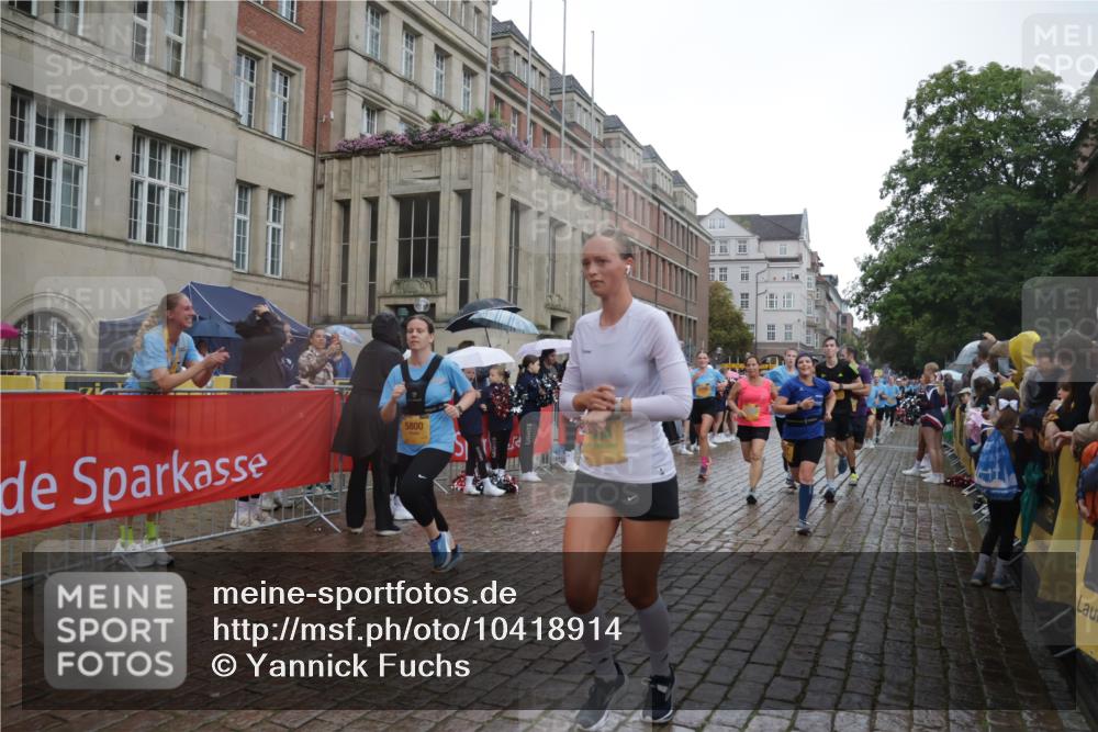 13.09.2026 - Kiel Lauf Yannick Fuchs http://msf.ph/oto/10418914 13.09.2026 10:51:07 Ziel 386, 638, 1442, 1758, 2247, 2730, 3873, 4106, 4258, 4259, 4273, 4745, 5999, 6293, 6557, 7013, 7469, 8464, 9007, 10455, 11154, 11214, 11281, 11579, 11910, 12823, 395, 715, 1737, 1904, 1921, 2029, 2521, 2530, 2578, 2772, 3238, 3295, 4279, 4354, 4875, 5426, 5430, 5800, 5992, 7224, 7229, 7314, 8105, 8131, 8215, 8768, 8848, 9092, 9508, 9599, 9689, 9798, 10028, 10029, 10192, 10198, 10391, 10968, 11454, 11684, 11960, 12092, 12262, 238, 251, 1904, 5800 meine-sportfotos.de