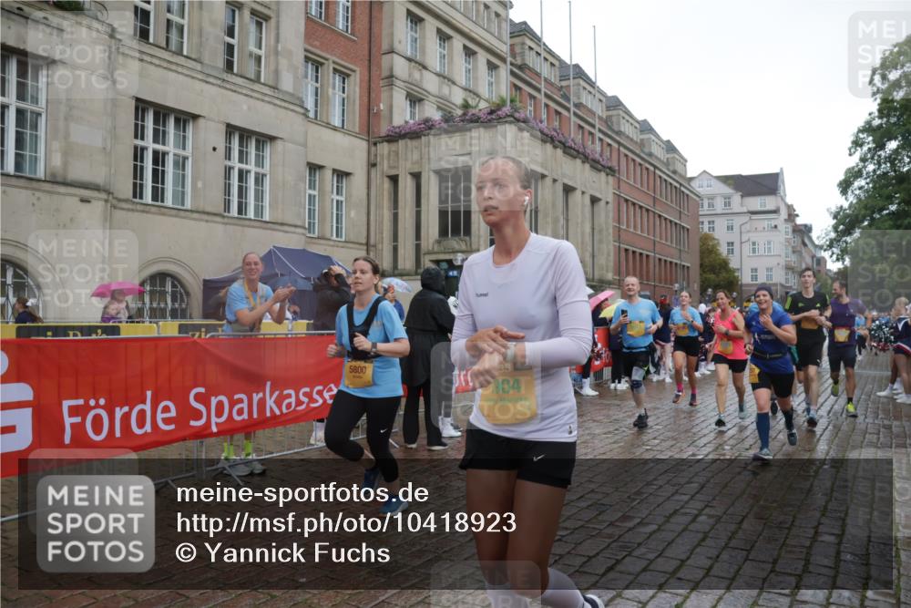 13.09.2026 - Kiel Lauf Yannick Fuchs http://msf.ph/oto/10418923 13.09.2026 10:51:07 Ziel 386, 638, 1442, 1758, 2247, 2730, 3873, 4106, 4258, 4259, 4273, 4745, 5999, 6293, 6557, 7013, 7469, 8464, 9007, 10455, 11154, 11214, 11281, 11579, 11910, 12823, 395, 715, 1737, 1904, 1921, 2029, 2521, 2530, 2578, 2772, 3238, 3295, 4279, 4354, 4875, 5426, 5430, 5800, 5992, 7224, 7229, 7314, 8105, 8131, 8215, 8768, 8848, 9092, 9508, 9599, 9689, 9798, 10028, 10029, 10192, 10198, 10391, 10968, 11454, 11684, 11960, 12092, 12262, 238, 251, 1904, 5800 meine-sportfotos.de