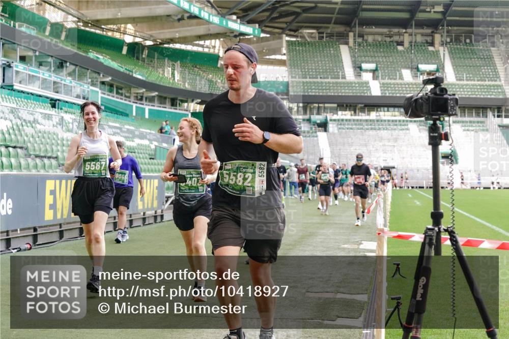 13.09.2026 - 21. swb-Marathon Bremen Michael Burmester http://msf.ph/oto/10418927 13.09.2026 13:20:49 Laufen im Stadion 333, 423, 441, 464, 601, 620, 704, 782, 938, 1066, 1094, 1129, 1156, 1158, 1177, 1316, 1409, 1439, 1446, 1518, 1676, 1697, 1756, 1808, 1815, 1846, 1916, 2010, 2028, 2064, 2139, 2201, 2258, 2278, 2315, 2349, 2394, 2395, 2414, 2417, 2437, 2501, 2519, 2533, 2551, 2588, 2626, 2694, 2695, 2702, 2722, 2736, 2756, 2793, 2828, 2886, 2954, 3004, 3010, 3017, 3018, 3035, 3036, 3037, 3059, 3070, 3074, 3102, 3116, 3139, 3144, 3243, 3263, 3264, 3310, 3315 meine-sportfotos.de