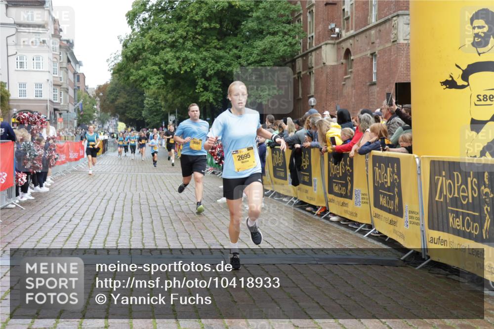 13.09.2026 - Kiel Lauf Yannick Fuchs http://msf.ph/oto/10418933 13.09.2026 09:40:26 Ziel 1081, 2284, 2695, 2847, 3694, 3724, 4987, 9734, 10418, 10971, 1120, 2123, 2546, 3416, 5081, 5946, 6209, 10031, 10413, 10825, 11034, 11410, 12715, 420, 3552, 6563, 7131, 7239, 7730, 10353, 11750, 11792, 12225, 2123, 2510, 4090, 4605, 8620, 9367, 10031, 11034 meine-sportfotos.de