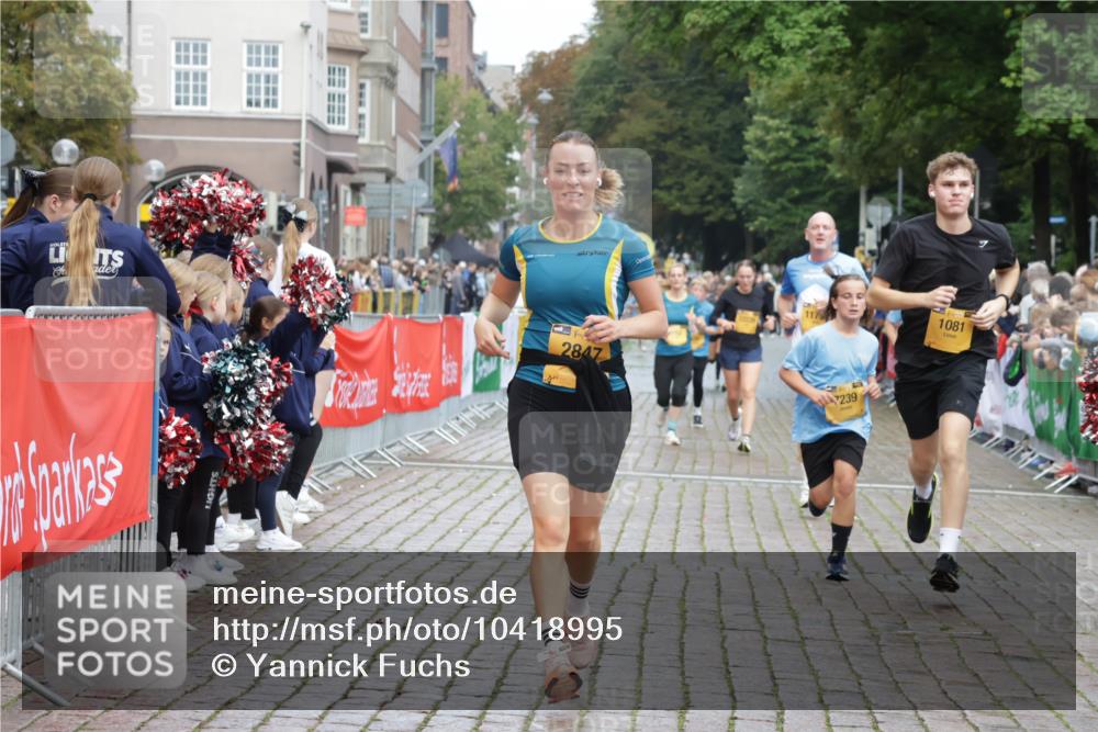 13.09.2026 - Kiel Lauf Yannick Fuchs http://msf.ph/oto/10418995 13.09.2026 09:40:31 Ziel 1081, 2284, 2695, 2847, 3694, 7239, 11750, 1120, 2284, 2546, 3416, 3724, 4987, 5081, 5946, 6209, 9734, 10413, 10418, 10825, 10971, 11410, 12715, 420, 1630, 3552, 6563, 7131, 7730, 9578, 10353, 11792, 12225, 2123, 6209, 8620, 10031, 11034 meine-sportfotos.de