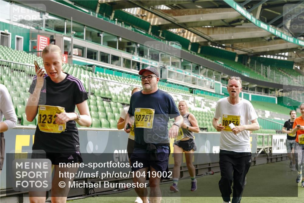 13.09.2026 - 21. swb-Marathon Bremen Michael Burmester http://msf.ph/oto/10419002 13.09.2026 10:43:25 Laufen im Stadion 10002, 10004, 10005, 10148, 10271, 10303, 10325, 10330, 10335, 10361, 10362, 10395, 10396, 10402, 10459, 10474, 10490, 10491, 10513, 10519, 10557, 10572, 10605, 10606, 10629, 10665, 10752, 10756, 10773, 10779, 10784, 10805, 10854, 10880, 10882, 10899, 10900, 10909, 10963, 10997, 11026, 11027, 11041, 11078, 11084, 11085, 11090, 11097, 11098, 11140, 11173, 11192, 11217, 11264, 11274, 11307, 11333, 11337, 11355, 11408, 11448, 11456, 11461, 11482 meine-sportfotos.de
