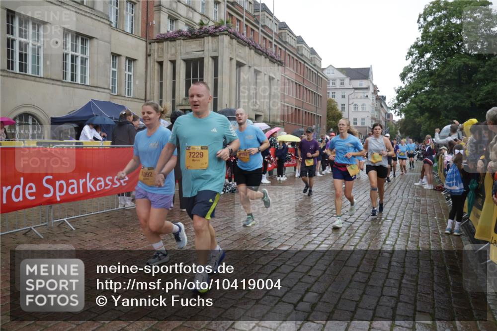 13.09.2026 - Kiel Lauf Yannick Fuchs http://msf.ph/oto/10419004 13.09.2026 10:51:12 Ziel 238, 251, 260, 386, 638, 680, 1758, 2247, 2672, 2730, 3873, 4106, 4258, 4259, 4271, 4273, 4745, 5525, 5999, 6293, 6948, 7469, 8464, 9007, 9742, 9834, 10455, 11154, 11214, 11281, 11579, 11910, 12237, 12823, 715, 1442, 2029, 2521, 2578, 2772, 3238, 3295, 4106, 4279, 4354, 5426, 5430, 5992, 6557, 7013, 7224, 7229, 7314, 7469, 8105, 8215, 8848, 9092, 9508, 9599, 9689, 9798, 10028, 10029, 10192, 10198, 10391, 10968, 11454, 11684, 11960, 12092, 12262, 1904, 5800 meine-sportfotos.de