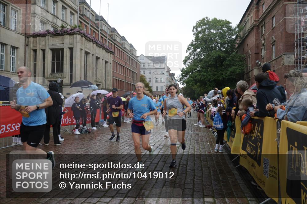 13.09.2026 - Kiel Lauf Yannick Fuchs http://msf.ph/oto/10419012 13.09.2026 10:51:13 Ziel 238, 251, 260, 386, 638, 680, 1758, 2247, 2672, 2730, 3873, 4258, 4259, 4271, 4273, 4745, 5525, 5999, 6293, 6948, 8464, 9007, 9742, 9834, 10455, 11154, 11214, 11281, 11579, 11910, 12237, 12644, 12823, 715, 1442, 2029, 2521, 2578, 2772, 3238, 3295, 4106, 4273, 4279, 4354, 5426, 5430, 5992, 6557, 7013, 7224, 7229, 7314, 7469, 8105, 8215, 8848, 9092, 9508, 9599, 9689, 9798, 10028, 10029, 10192, 10198, 10391, 10968, 11454, 11684, 11960, 12092, 12262, 1904, 5800 meine-sportfotos.de
