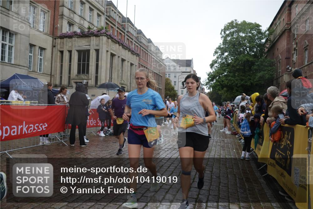 13.09.2026 - Kiel Lauf Yannick Fuchs http://msf.ph/oto/10419019 13.09.2026 10:51:13 Ziel 238, 251, 260, 386, 638, 680, 1758, 2247, 2672, 2730, 3873, 4258, 4259, 4271, 4273, 4745, 5525, 5999, 6293, 6948, 8464, 9007, 9742, 9834, 10455, 11154, 11214, 11281, 11579, 11910, 12237, 12644, 12823, 715, 1442, 2029, 2521, 2578, 2772, 3238, 3295, 4106, 4273, 4279, 4354, 5426, 5430, 5992, 6557, 7013, 7224, 7229, 7314, 7469, 8105, 8215, 8848, 9092, 9508, 9599, 9689, 9798, 10028, 10029, 10192, 10198, 10391, 10968, 11454, 11684, 11960, 12092, 12262, 1904, 5800 meine-sportfotos.de