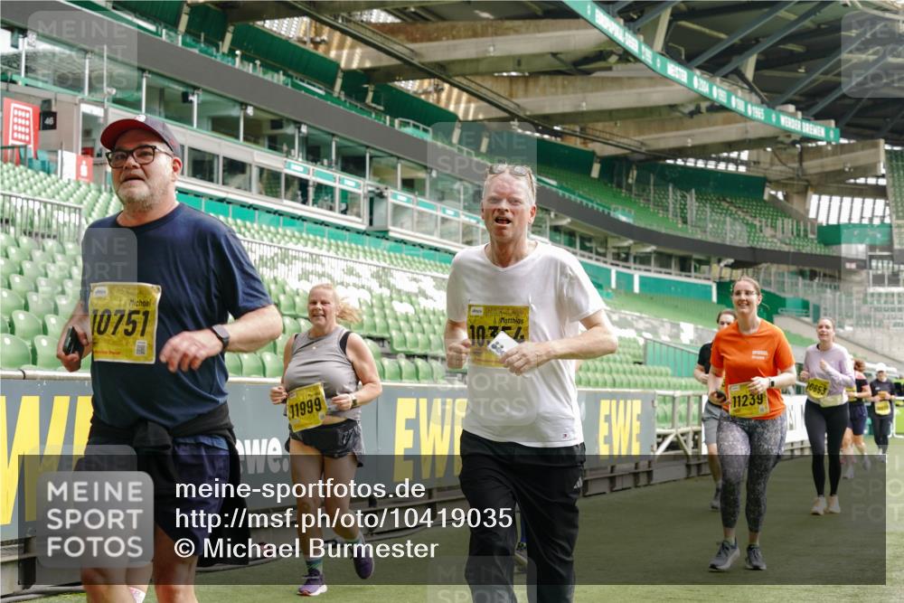 13.09.2026 - 21. swb-Marathon Bremen Michael Burmester http://msf.ph/oto/10419035 13.09.2026 10:43:26 Laufen im Stadion 10002, 10004, 10005, 10148, 10271, 10303, 10325, 10330, 10335, 10361, 10362, 10395, 10396, 10402, 10459, 10474, 10490, 10491, 10513, 10519, 10557, 10572, 10605, 10606, 10629, 10665, 10752, 10756, 10773, 10779, 10784, 10805, 10854, 10880, 10882, 10899, 10900, 10997, 11026, 11027, 11041, 11078, 11084, 11085, 11090, 11097, 11098, 11140, 11173, 11192, 11217, 11264, 11274, 11307, 11333, 11337, 11355, 11408, 11448, 11456, 11461, 11482 meine-sportfotos.de