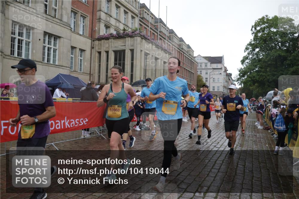 13.09.2026 - Kiel Lauf Yannick Fuchs http://msf.ph/oto/10419044 13.09.2026 10:51:15 Ziel 238, 251, 260, 386, 638, 680, 1758, 2247, 2672, 2730, 3873, 4205, 4258, 4259, 4271, 5525, 5999, 6293, 6865, 6948, 8464, 9007, 9742, 9834, 10455, 11154, 11171, 11214, 11281, 11579, 11910, 12237, 12644, 12823, 715, 1442, 2029, 2578, 2772, 3238, 3295, 4106, 4273, 4279, 4354, 4745, 5426, 5430, 5992, 6557, 7013, 7224, 7314, 7469, 8105, 8215, 8848, 9092, 9508, 9599, 9689, 9798, 10028, 10029, 10198, 10968, 11454, 11684, 11960, 12262, 101, 1904, 5800 meine-sportfotos.de