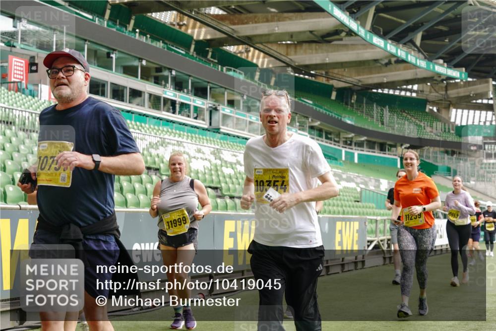 13.09.2026 - 21. swb-Marathon Bremen Michael Burmester http://msf.ph/oto/10419045 13.09.2026 10:43:26 Laufen im Stadion 10002, 10004, 10005, 10148, 10271, 10303, 10325, 10330, 10335, 10361, 10362, 10395, 10396, 10402, 10459, 10474, 10490, 10491, 10513, 10519, 10557, 10572, 10605, 10606, 10629, 10665, 10752, 10756, 10773, 10779, 10784, 10805, 10854, 10880, 10882, 10899, 10900, 10997, 11026, 11027, 11041, 11078, 11084, 11085, 11090, 11097, 11098, 11140, 11173, 11192, 11217, 11264, 11274, 11307, 11333, 11337, 11355, 11408, 11448, 11456, 11461, 11482 meine-sportfotos.de