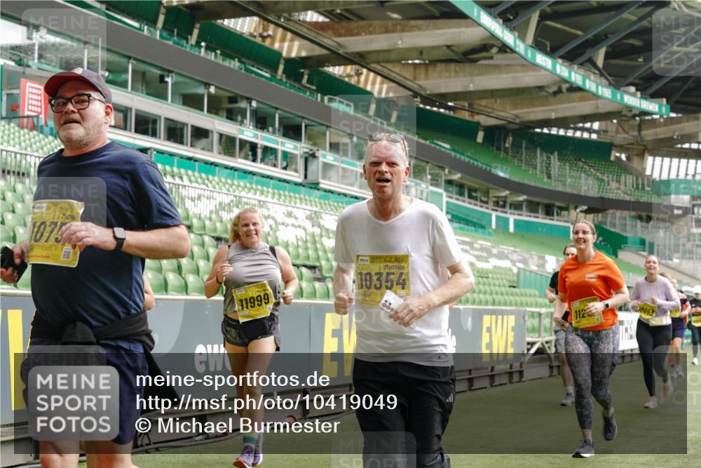 13.09.2026 - 21. swb-Marathon Bremen Michael Burmester http://msf.ph/oto/10419049 13.09.2026 10:43:26 Laufen im Stadion 10002, 10004, 10005, 10148, 10271, 10303, 10325, 10330, 10335, 10361, 10362, 10395, 10396, 10402, 10459, 10474, 10490, 10491, 10513, 10519, 10557, 10572, 10605, 10606, 10629, 10665, 10752, 10756, 10773, 10779, 10784, 10805, 10854, 10880, 10882, 10899, 10900, 10997, 11026, 11027, 11041, 11078, 11084, 11085, 11090, 11097, 11098, 11140, 11173, 11192, 11217, 11264, 11274, 11307, 11333, 11337, 11355, 11408, 11448, 11456, 11461, 11482 meine-sportfotos.de