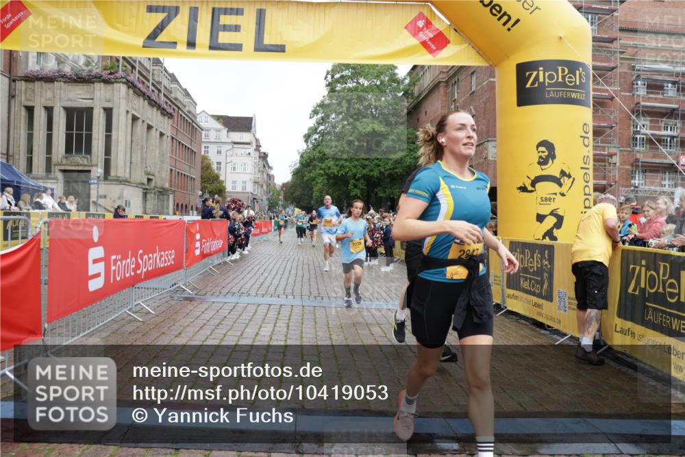 13.09.2026 - Kiel Lauf Yannick Fuchs http://msf.ph/oto/10419053 13.09.2026 09:40:34 Ziel 1081, 2695, 2847, 3552, 3694, 6563, 7131, 7239, 7730, 11750, 1120, 2284, 2546, 3416, 3724, 4987, 5081, 5946, 9734, 10413, 10418, 10825, 10971, 11410, 12715, 420, 1630, 6299, 8493, 8636, 9578, 9726, 10353, 11792, 12225, 2123, 3416, 5946, 6209, 10031, 11034 meine-sportfotos.de