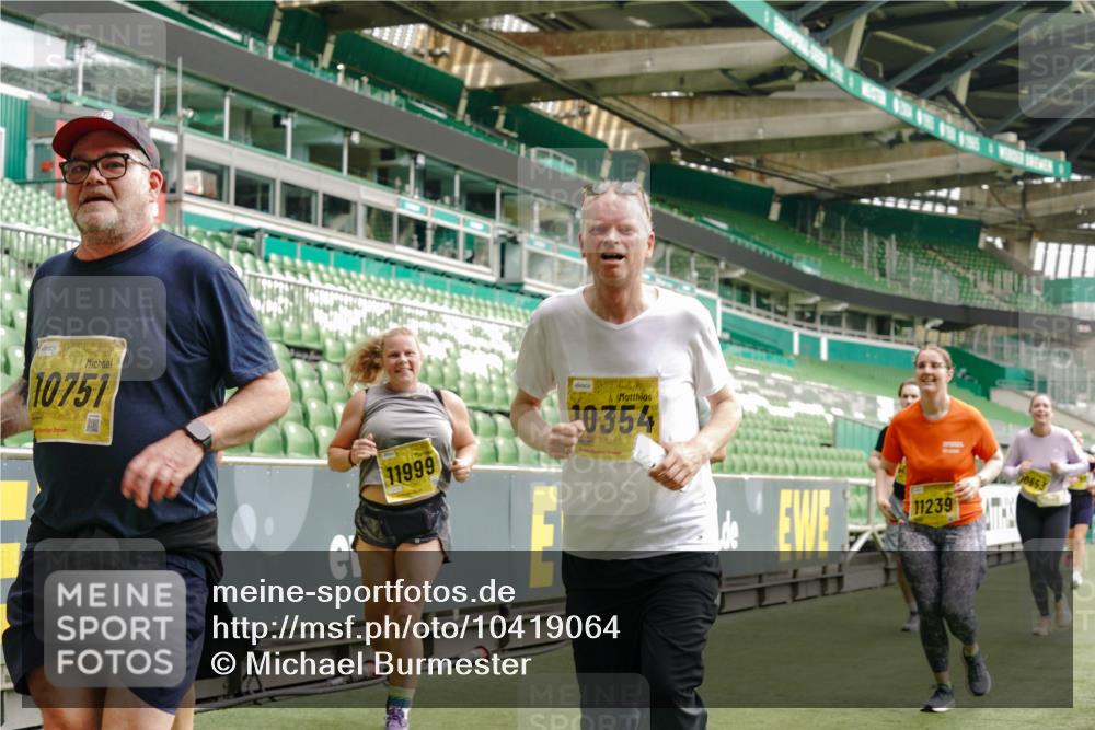 13.09.2026 - 21. swb-Marathon Bremen Michael Burmester http://msf.ph/oto/10419064 13.09.2026 10:43:26 Laufen im Stadion 10002, 10004, 10005, 10148, 10271, 10303, 10325, 10330, 10335, 10361, 10362, 10395, 10396, 10402, 10459, 10474, 10490, 10491, 10513, 10519, 10557, 10572, 10605, 10606, 10629, 10665, 10752, 10756, 10773, 10779, 10784, 10805, 10854, 10880, 10882, 10899, 10900, 10997, 11026, 11027, 11041, 11078, 11084, 11085, 11090, 11097, 11098, 11140, 11173, 11192, 11217, 11264, 11274, 11307, 11333, 11337, 11355, 11408, 11448, 11456, 11461, 11482 meine-sportfotos.de