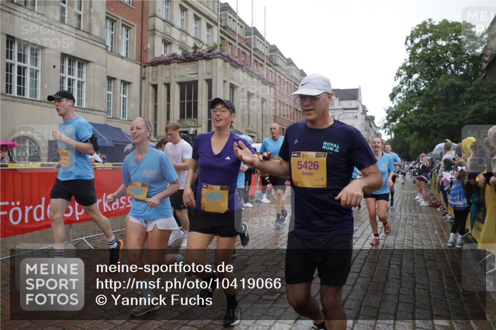 13.09.2026 - Kiel Lauf Yannick Fuchs http://msf.ph/oto/10419066 13.09.2026 10:51:16 Ziel 238, 251, 260, 386, 638, 680, 901, 1758, 2247, 2672, 2730, 3873, 4205, 4258, 4259, 4271, 5525, 5999, 6293, 6865, 6948, 8464, 9007, 9742, 9834, 10455, 10617, 11154, 11171, 11214, 11281, 11579, 11910, 12019, 12237, 12644, 12823, 638, 715, 1442, 2029, 2578, 2730, 2772, 3238, 3295, 4106, 4273, 4279, 4354, 4745, 5426, 5430, 5992, 5999, 6293, 6557, 7013, 7224, 7314, 7469, 8105, 8215, 8848, 9092, 9508, 9599, 9689, 9798, 10028, 10029, 10198, 10968, 11454, 11684, 11960, 12262, 101 meine-sportfotos.de