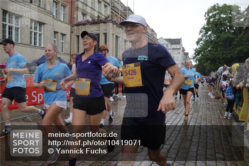 13.09.2026 - Kiel Lauf Yannick Fuchs http://msf.ph/oto/10419071 13.09.2026 10:51:16 Ziel 238, 251, 260, 386, 638, 680, 901, 1758, 2247, 2672, 2730, 3873, 4205, 4258, 4259, 4271, 5525, 5999, 6293, 6865, 6948, 8464, 9007, 9742, 9834, 10455, 10617, 11154, 11171, 11214, 11281, 11579, 11910, 12019, 12237, 12644, 12823, 638, 715, 1442, 2029, 2578, 2730, 2772, 3238, 3295, 4106, 4273, 4279, 4354, 4745, 5426, 5430, 5992, 5999, 6293, 6557, 7013, 7224, 7314, 7469, 8105, 8215, 8848, 9092, 9508, 9599, 9689, 9798, 10028, 10029, 10198, 10968, 11454, 11684, 11960, 12262, 101 meine-sportfotos.de