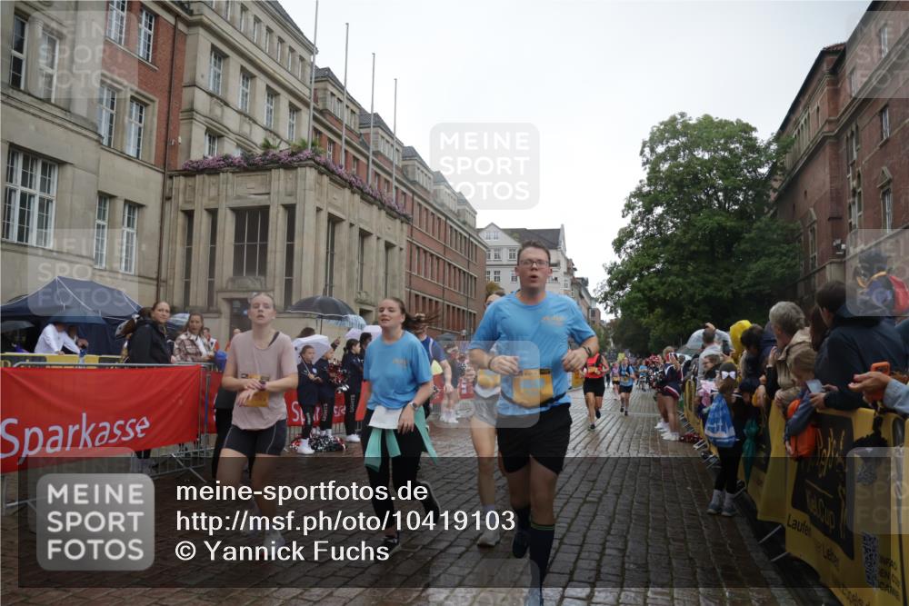 13.09.2026 - Kiel Lauf Yannick Fuchs http://msf.ph/oto/10419103 13.09.2026 10:51:19 Ziel 238, 251, 260, 680, 901, 2247, 2672, 2803, 3751, 3873, 4205, 4271, 5525, 6663, 6865, 6948, 9007, 9742, 9834, 10617, 11154, 11171, 11214, 11579, 11910, 12019, 12237, 12300, 12644, 12823, 386, 638, 715, 1442, 1758, 2029, 2578, 2730, 2772, 3238, 3873, 4106, 4258, 4259, 4273, 4354, 4745, 5992, 5999, 6293, 6557, 7013, 7314, 7469, 8215, 8464, 8848, 9007, 9092, 9508, 9689, 9798, 10028, 10029, 11454, 101, 1754, 2393, 7141, 715 meine-sportfotos.de