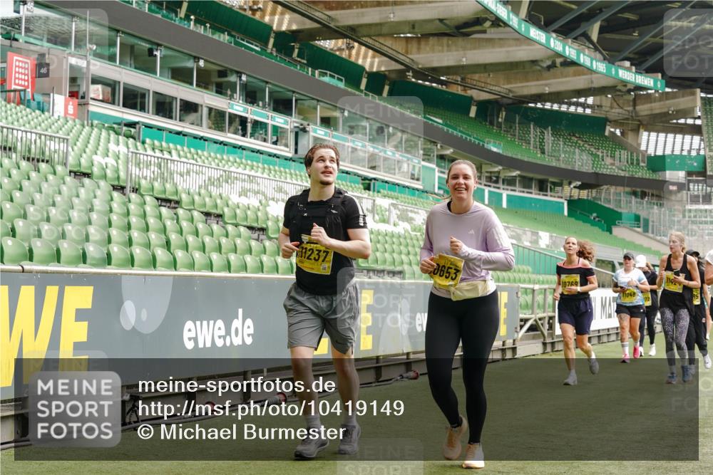 13.09.2026 - 21. swb-Marathon Bremen Michael Burmester http://msf.ph/oto/10419149 13.09.2026 10:43:29 Laufen im Stadion 10002, 10004, 10005, 10148, 10271, 10295, 10303, 10325, 10330, 10335, 10361, 10362, 10395, 10396, 10402, 10459, 10474, 10490, 10491, 10513, 10557, 10572, 10605, 10606, 10629, 10665, 10752, 10756, 10773, 10779, 10784, 10805, 10854, 10880, 10882, 10899, 10900, 10997, 10999, 11026, 11027, 11041, 11078, 11084, 11085, 11090, 11097, 11098, 11140, 11173, 11192, 11217, 11233, 11264, 11274, 11307, 11333, 11337, 11355, 11408, 11448, 11456, 11461, 11482 meine-sportfotos.de