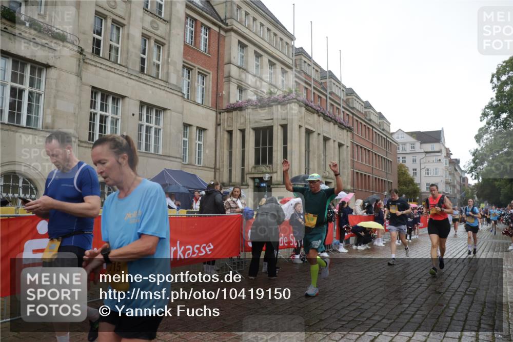 13.09.2026 - Kiel Lauf Yannick Fuchs http://msf.ph/oto/10419150 13.09.2026 10:51:21 Ziel 238, 240, 251, 260, 680, 901, 2672, 2803, 3029, 3751, 3879, 4205, 4271, 5525, 6663, 6865, 6948, 7043, 9742, 9834, 9951, 10617, 11154, 11171, 11214, 11579, 12019, 12237, 12300, 12644, 12823, 386, 638, 715, 1442, 1758, 2029, 2247, 2578, 2730, 2772, 3873, 4106, 4258, 4259, 4273, 4354, 4745, 5992, 5999, 6293, 6557, 7013, 7314, 7469, 8215, 8464, 9007, 9092, 9508, 9689, 9798, 11454, 101, 201, 310, 1754, 2393, 2468, 3013, 4084, 7141, 715 meine-sportfotos.de