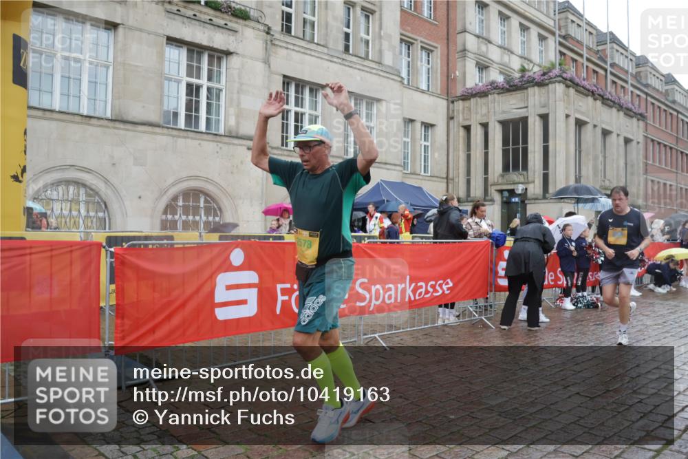 13.09.2026 - Kiel Lauf Yannick Fuchs http://msf.ph/oto/10419163 13.09.2026 10:51:22 Ziel 238, 240, 251, 260, 680, 901, 2672, 2803, 3029, 3751, 3879, 4040, 4205, 4271, 4619, 5525, 6663, 6865, 6948, 7043, 7914, 9030, 9699, 9742, 9834, 9951, 10459, 10474, 10617, 11154, 11171, 11214, 12019, 12237, 12300, 12644, 386, 638, 1442, 1758, 2029, 2247, 2578, 2730, 2772, 3873, 4106, 4258, 4259, 4273, 4354, 4745, 5992, 5999, 6293, 6557, 7013, 7314, 7469, 8215, 8464, 9007, 9092, 9508, 9689, 9798, 11454, 101, 201, 310, 1754, 2393, 2468, 3013, 4084, 5174, 7141, 715 meine-sportfotos.de