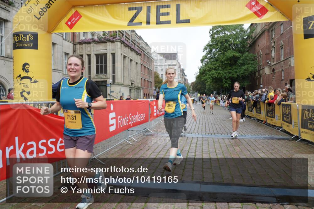 13.09.2026 - Kiel Lauf Yannick Fuchs http://msf.ph/oto/10419165 13.09.2026 09:40:41 Ziel 420, 1081, 2847, 3552, 6563, 7131, 7239, 7730, 10353, 11750, 11792, 12225, 1081, 2284, 2546, 2695, 2847, 3694, 3724, 4987, 5081, 9734, 10413, 10418, 10825, 10971, 11410, 12715, 1630, 1787, 5039, 6299, 8389, 8493, 8636, 9578, 9726, 10202, 1120, 3416, 5081, 5946, 12715 meine-sportfotos.de