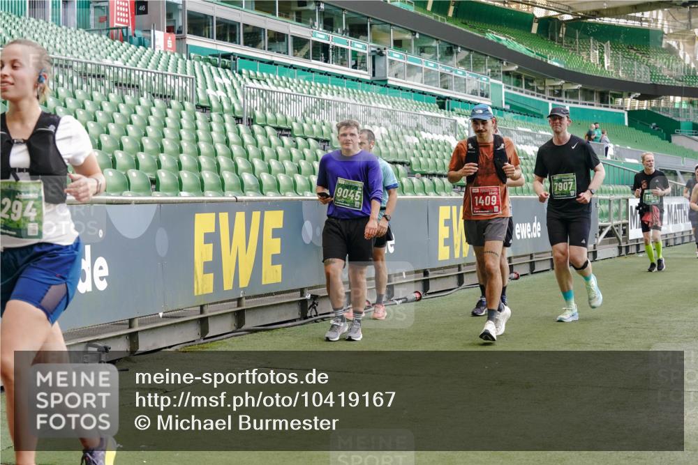 13.09.2026 - 21. swb-Marathon Bremen Michael Burmester http://msf.ph/oto/10419167 13.09.2026 13:20:55 Laufen im Stadion 258, 423, 441, 464, 601, 620, 704, 782, 1060, 1066, 1094, 1129, 1156, 1158, 1177, 1316, 1409, 1439, 1446, 1518, 1676, 1697, 1756, 1808, 1815, 1846, 1916, 2010, 2028, 2064, 2139, 2201, 2258, 2278, 2349, 2394, 2395, 2414, 2417, 2437, 2501, 2519, 2533, 2551, 2588, 2626, 2694, 2695, 2702, 2722, 2736, 2756, 2793, 2828, 2886, 2954, 2995, 3004, 3010, 3017, 3018, 3022, 3034, 3035, 3036, 3037, 3059, 3070, 3074, 3102, 3116, 3139, 3144, 3225, 3243, 3263, 3264, 3310, 3315 meine-sportfotos.de