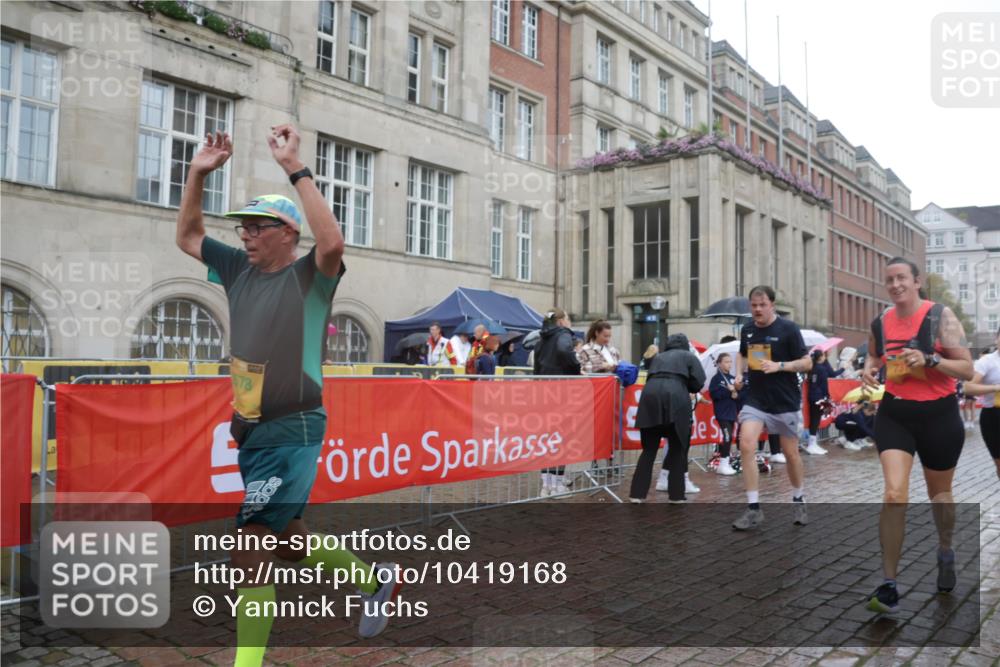 13.09.2026 - Kiel Lauf Yannick Fuchs http://msf.ph/oto/10419168 13.09.2026 10:51:22 Ziel 238, 240, 251, 260, 680, 901, 2672, 2803, 3029, 3751, 3879, 4040, 4205, 4271, 4619, 5525, 6663, 6865, 6948, 7043, 7914, 9030, 9699, 9742, 9834, 9951, 10459, 10474, 10617, 11154, 11171, 11214, 12019, 12237, 12300, 12644, 386, 638, 1442, 1758, 2029, 2247, 2578, 2730, 2772, 3873, 4106, 4258, 4259, 4273, 4354, 4745, 5992, 5999, 6293, 6557, 7013, 7314, 7469, 8215, 8464, 9007, 9092, 9508, 9689, 9798, 11454, 101, 201, 310, 1754, 2393, 2468, 3013, 4084, 5174, 7141, 715 meine-sportfotos.de