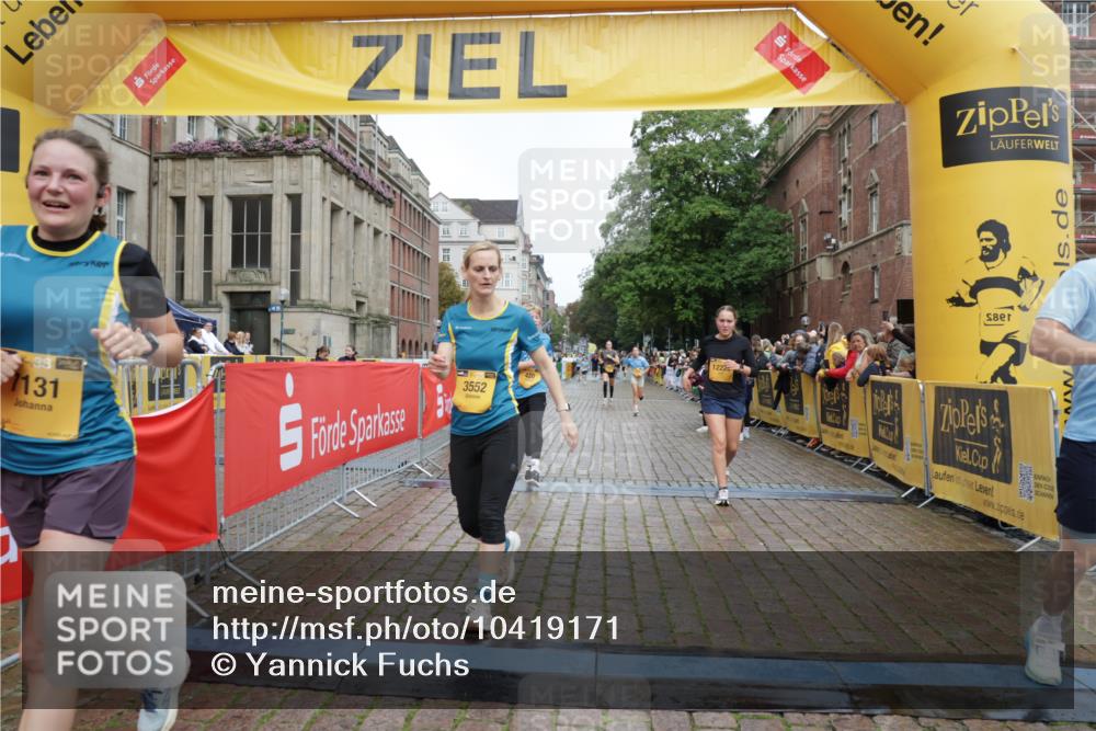 13.09.2026 - Kiel Lauf Yannick Fuchs http://msf.ph/oto/10419171 13.09.2026 09:40:41 Ziel 420, 1081, 2847, 3552, 6563, 7131, 7239, 7730, 10353, 11750, 11792, 12225, 1081, 2284, 2546, 2695, 2847, 3694, 3724, 4987, 5081, 9734, 10413, 10418, 10825, 10971, 11410, 12715, 1630, 1787, 5039, 6299, 8389, 8493, 8636, 9578, 9726, 10202, 1120, 3416, 5081, 5946, 12715 meine-sportfotos.de
