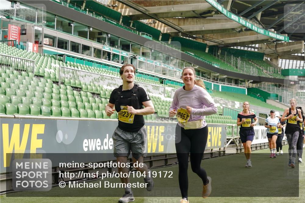 13.09.2026 - 21. swb-Marathon Bremen Michael Burmester http://msf.ph/oto/10419172 13.09.2026 10:43:30 Laufen im Stadion 10002, 10004, 10005, 10148, 10271, 10295, 10303, 10325, 10330, 10335, 10361, 10362, 10395, 10396, 10402, 10459, 10474, 10490, 10491, 10513, 10557, 10572, 10605, 10606, 10629, 10665, 10752, 10756, 10773, 10779, 10784, 10805, 10854, 10880, 10882, 10899, 10900, 10997, 10999, 11026, 11027, 11041, 11078, 11084, 11085, 11090, 11097, 11098, 11140, 11173, 11192, 11217, 11233, 11264, 11274, 11307, 11333, 11337, 11355, 11408, 11448, 11456, 11461, 11482 meine-sportfotos.de